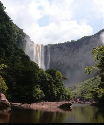 Kaieteur gorge in mist