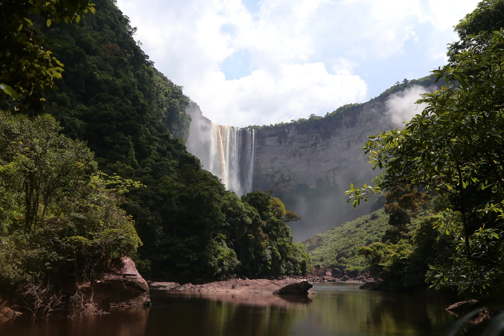 Kaieteur Gorge in Sun